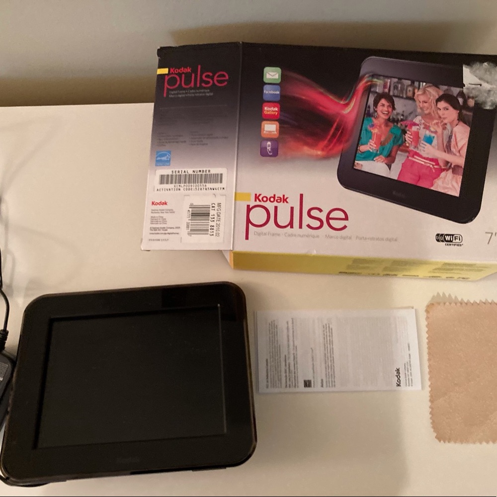 Kodak Pulse Digital Photo Frame - Picture 3 of 3